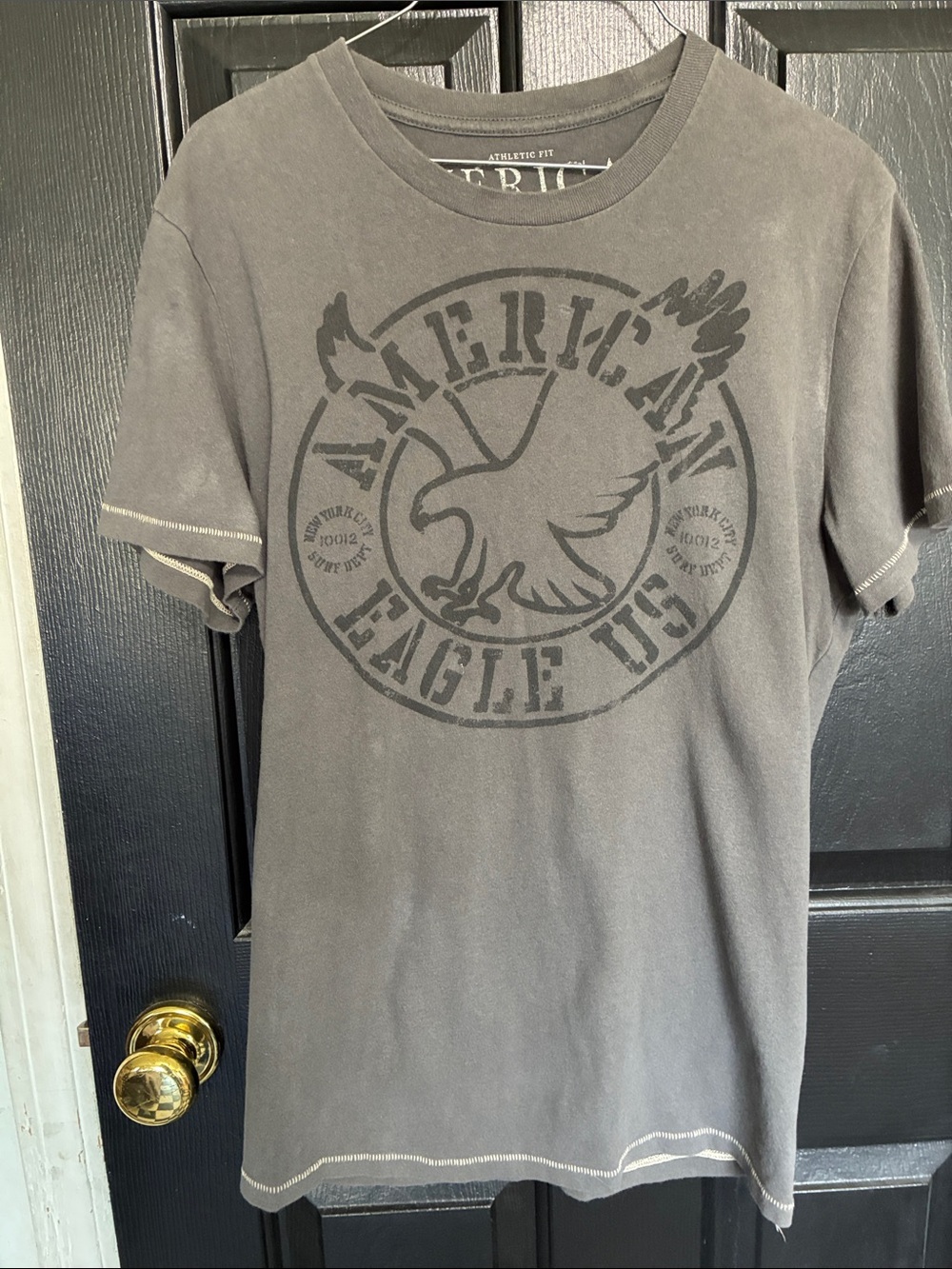 American Eagle Outfitters Men’s Charcoal Gray Graphic Short-Sleeve Tee